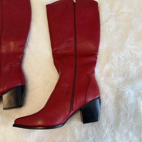 Dream Pairs Red Heeled Boots | Size 10 - Picture 2 of 8